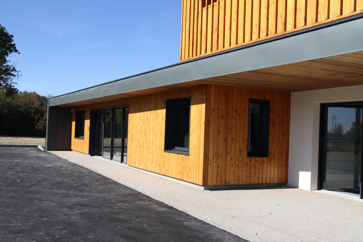 Clinique v�t�rinaire mixte : 06