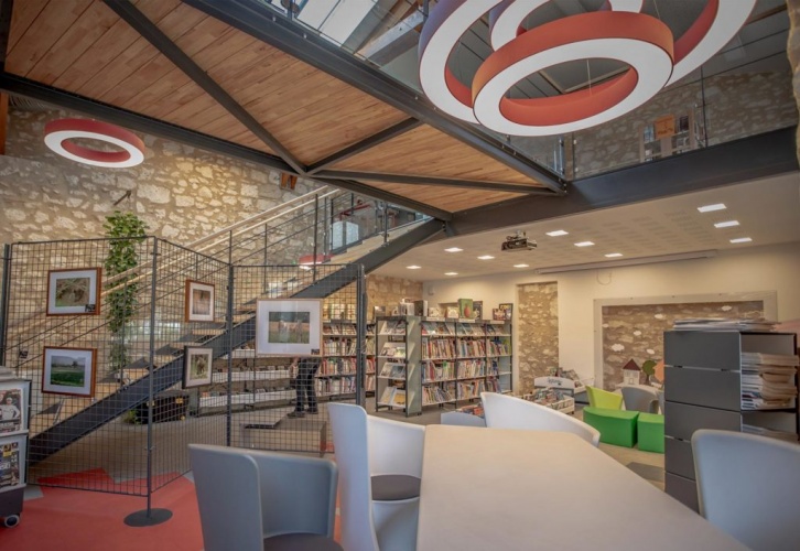 Transformation et réaménagement intérieur d�une bibliothèque