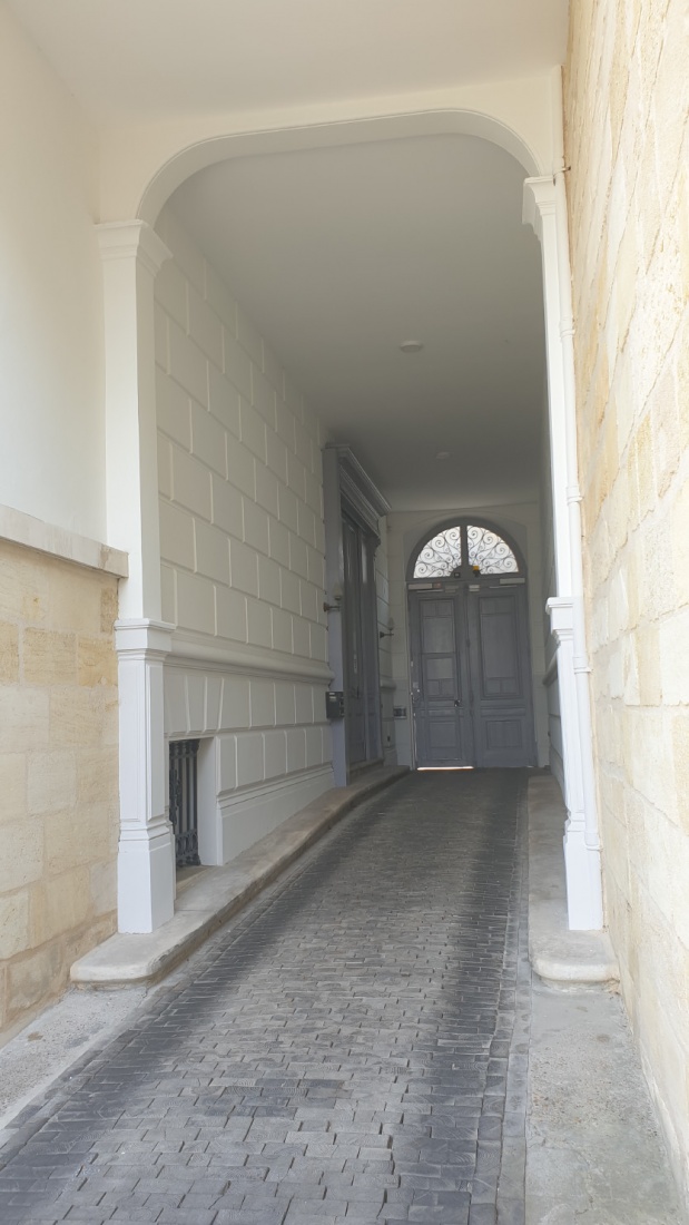 R�habilitation d'un immeuble & cr�ation de 6 appartements : passage cocher