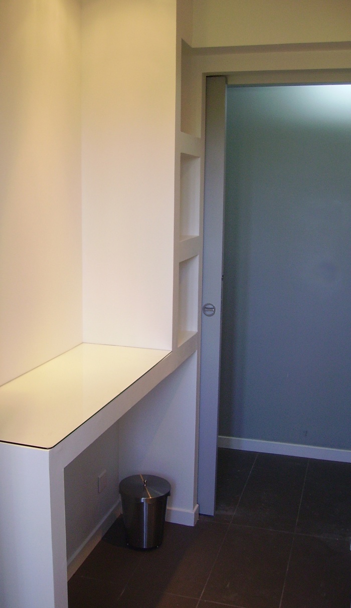 R�am�nagement d'appartement : meuble blanc sdb