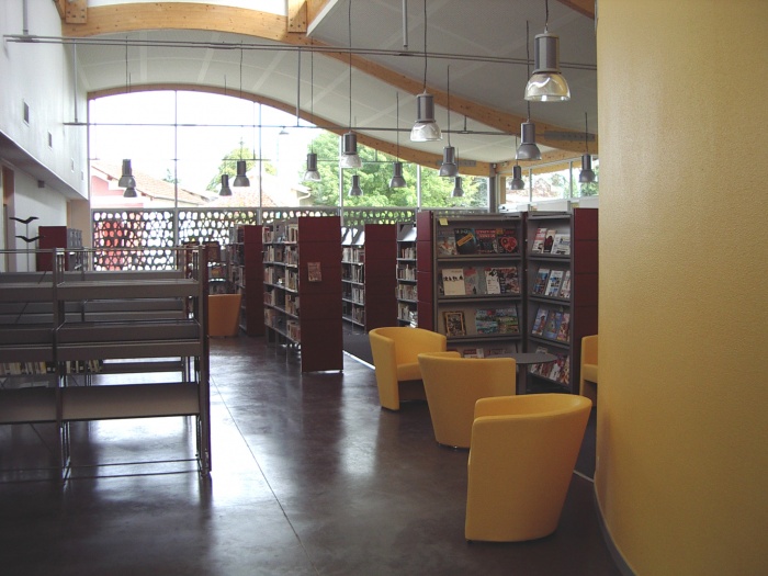 MEDIATHEQUE DE SAINT SEURIN S/ L'ISLE : M�diath�queStSeurin 4.JPG