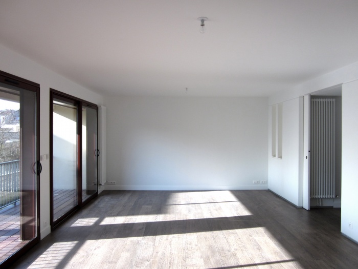 Am�nagement d'un appartement avec terrasse : 5. Salon derri�re