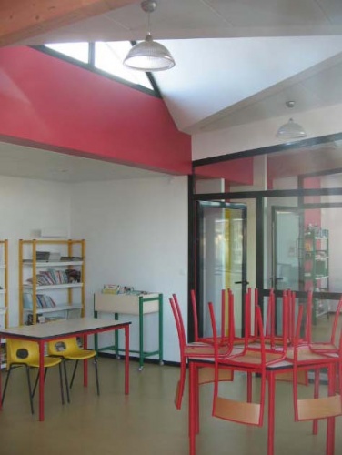 Biblioth�que scolaire et salle informatique : cubnezais interieur
