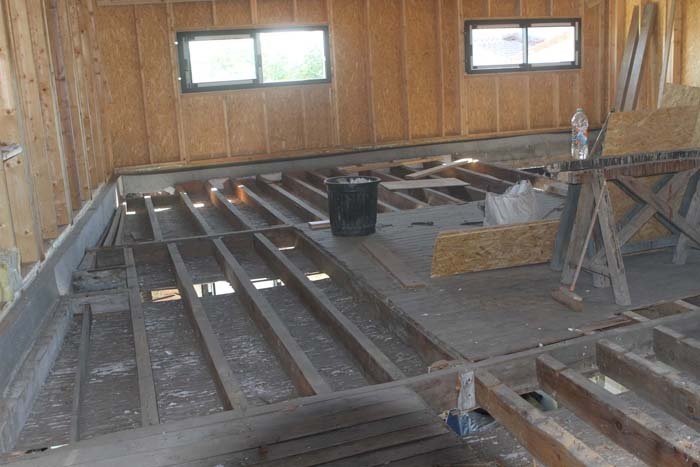 Surlvation en ossature bois : depose plancher