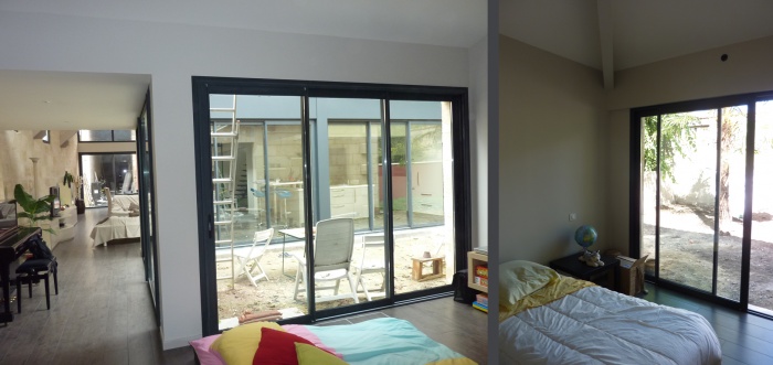 Hangar r�habilit� en maison familiale : Espaces de vie 2