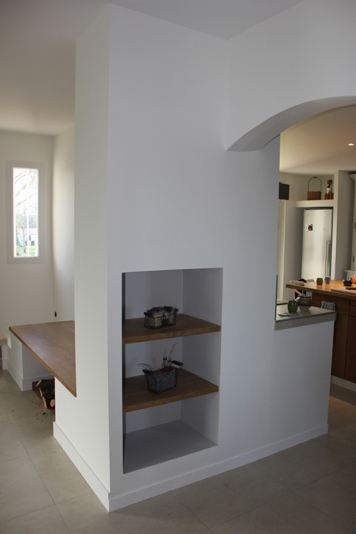 R�am�nagement d'une maison d'habitation : passage entre cuisine et s�jour