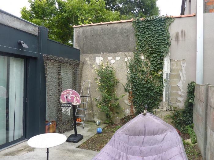 Transformation d'un loft en bureau : Cour ext�rieure avant travaux