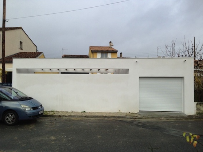 Extension d'une maison de ville : Fa�ade de l'ensemble garage/terrasse