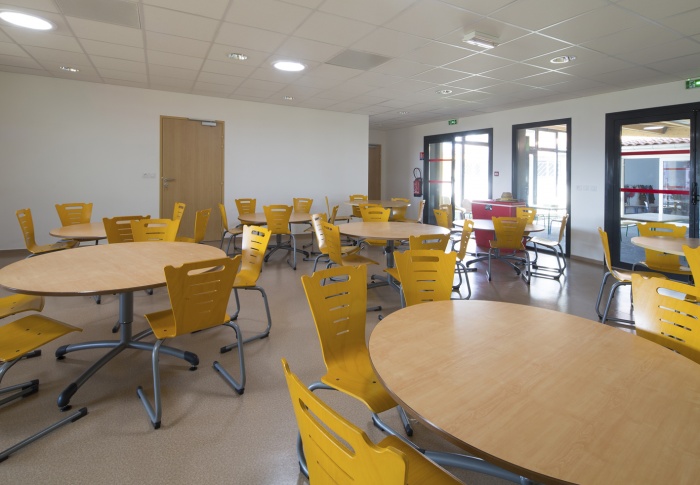 Extension et r�am�nagement d'un centre de Loisirs : espace restauration