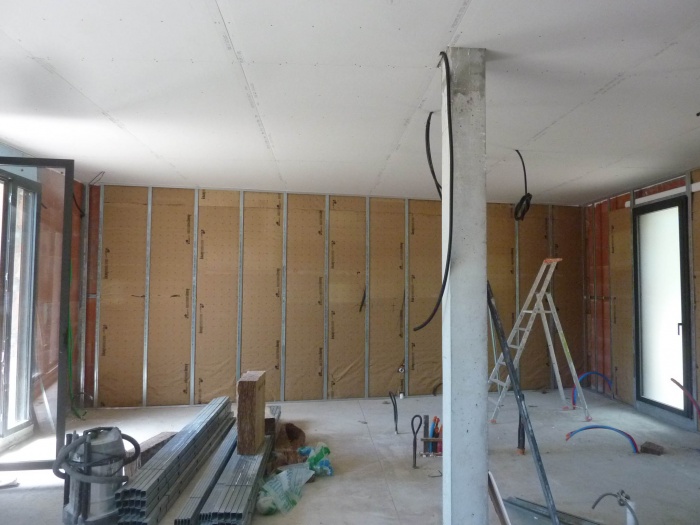 Maison contemporaine sur le bassin : Pl�trerie