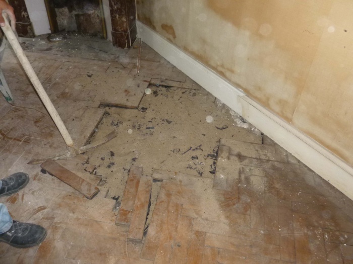 R�novation compl�te d'une maison de ville : D�pose sol RDC