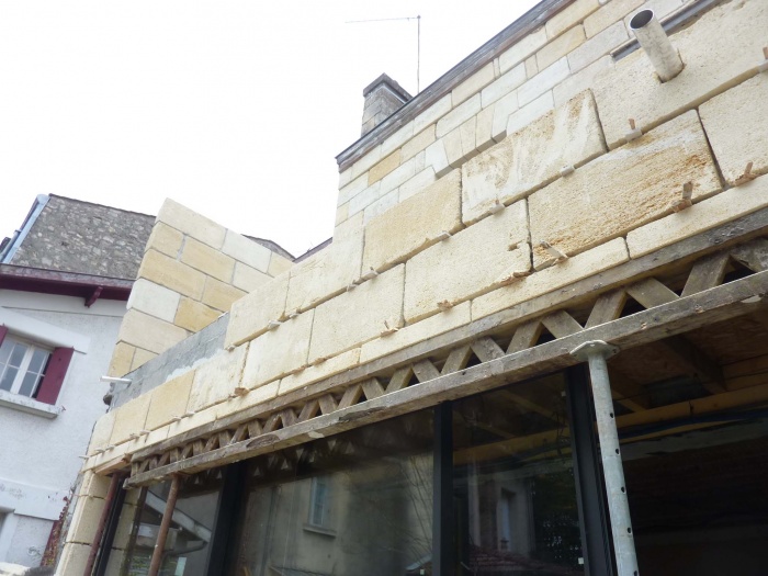 R�novation compl�te d'une maison de ville : Placage pierre