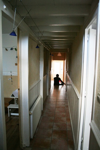 Restructuration et sur�l�vation d'une �choppe � Talence : Un long couloir traversant