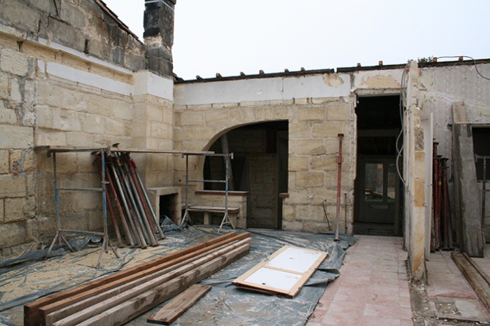 Restructuration et sur�l�vation d'une �choppe � Talence : d�molitions