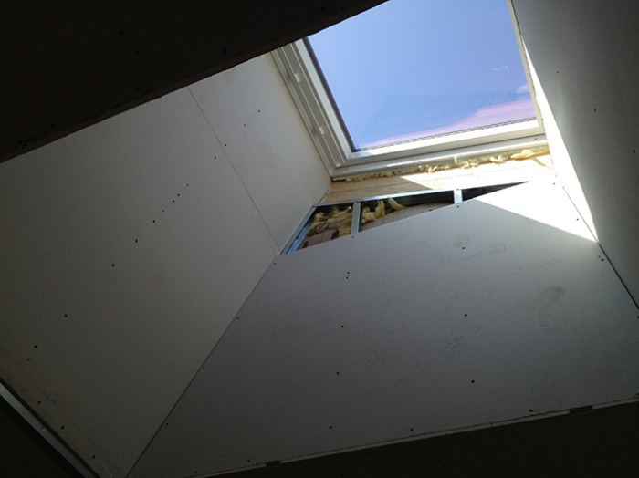 Restructuration et sur�l�vation d'une �choppe � Talence : Le puit de jour dans l'entr�e.