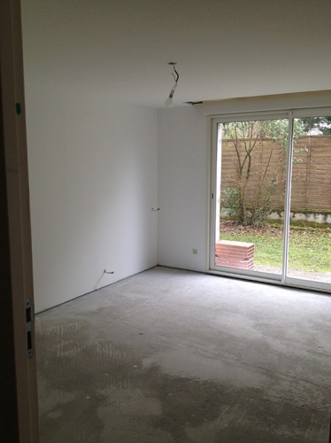 Restructuration partielle d'une maison et cr�ation d'une terrasse haute : decaissement dalle