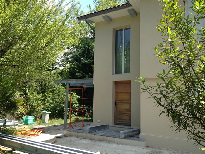 Restructuration partielle d'une maison et cr�ation d'une terrasse haute : construc terrasse