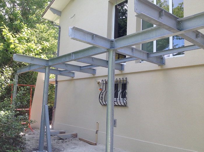 Restructuration partielle d'une maison et cr�ation d'une terrasse haute : construc 2