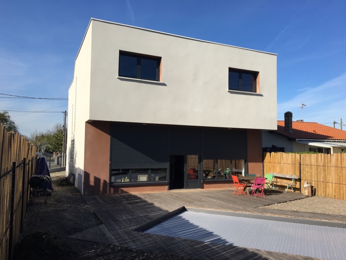 Construction maison contemporaine � Pessac respectant la RT 2012